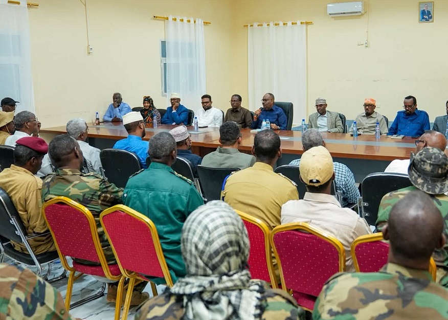 Deni oo la kulmay Saraakiisha Gobolka Mudug.jpg